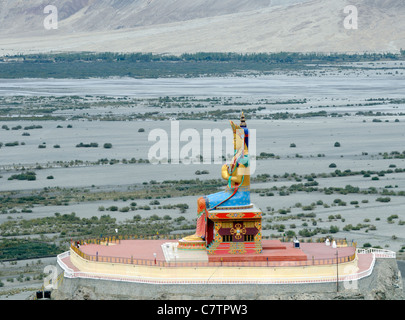 Jampa (Maitreya) Zukunft Buddhastatue berichtet, 32 m, 106 Füße hoch. Diskit Kloster, Deskit Gompa, Diskit Gompa Stockfoto