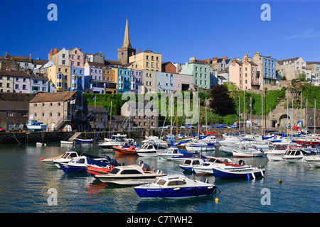 Boote in Tenby Hafen Tenby Pembrokeshire Wales Stockfoto