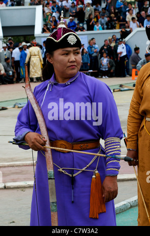 Bogenschützin, Naadam Festival, Ulaanbaatar, Mongolei. © Kraig Lieb Stockfoto