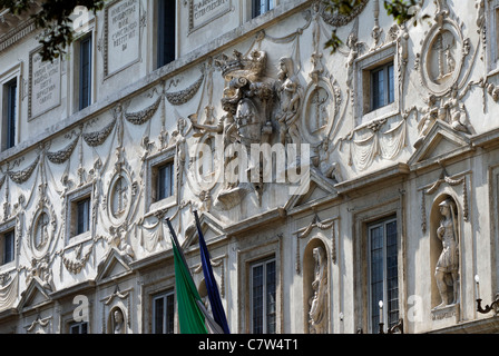 Palazzo Spada auf Piazza Capo di Ferro mit Stuck Fassade zeigen Reliefs & Statuen erinnern an vergangene Rom Rom. Stockfoto