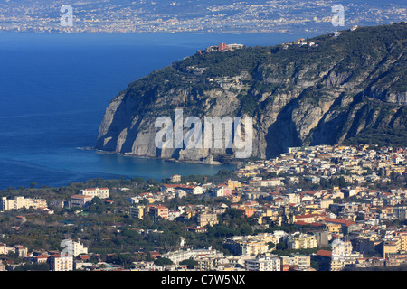 Italien, Kampanien, Massa Lubrense, Blick auf die Halbinsel Sorrentina von Sant'Agata Sui due Golfi Stockfoto