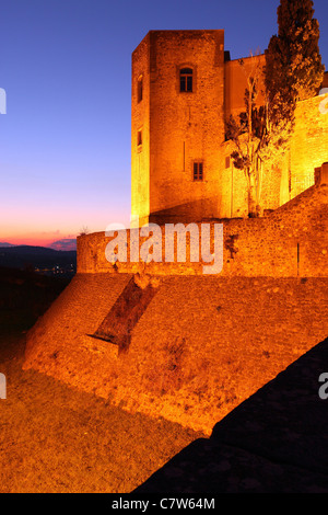 Italien, Basilikata, Melfi, Frédéric II Burg bei Nacht Stockfoto