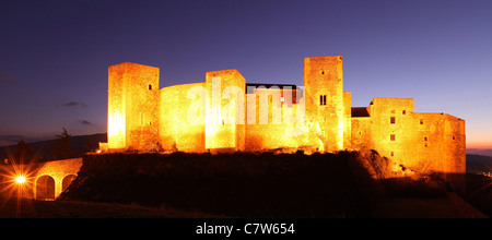 Italien, Basilikata, Melfi, Frédéric II Burg bei Nacht Stockfoto