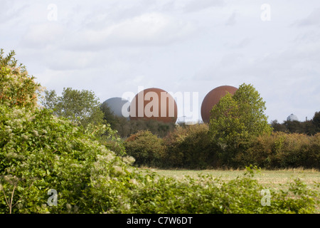 RAF Croughton geodätische Kuppeln über Radar Scanner Landschaft Stockfoto