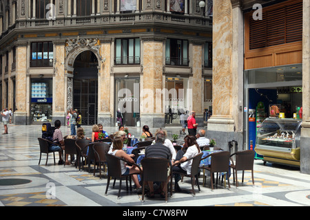 Italien, Kampanien, Naples, die Galleria Umberto I, Cafe Stockfoto