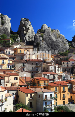 Italien, Basilikata, Dololiti Lucane, Castelmezzano Stadt Stockfoto