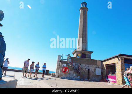 Lighthouse Bar am Leuchtturm am Hafen Arm, Margate, Kent, England, UK Stockfoto