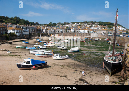 Mousehole, einem kleinen Dorf und Fischereihafen in Cornwall, Südwestengland. Stockfoto