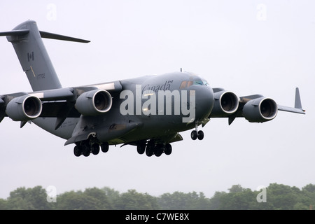 St. Thomas, Kanada - 25. Juni 2011: A Canadian Forces c-17 "Globemaster" Fracht und Transport Flugzeuge zur Landung hereinkommt. Stockfoto