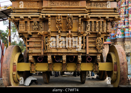 Tempel Auto Wagen Ratha Holzfigur schnitzen Detail Perur Patteeswara Swamy Tempel Karamadai Coimbatore Tamil Nadu Indien Stockfoto