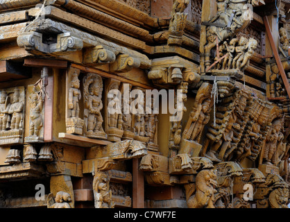 Tempel Auto Wagen Ratha Holzfigur schnitzen Detail Perur Patteeswara Swamy Tempel Karamadai Coimbatore Tamil Nadu Indien Stockfoto