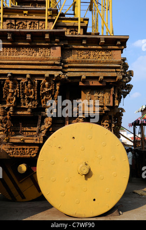 Tempel Auto Wagen Ratha Holzfigur schnitzen Detail Perur Patteeswara Swamy Tempel Karamadai Coimbatore Tamil Nadu Indien Stockfoto