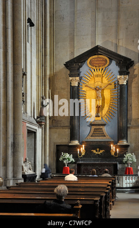 Das Kreuz von Gero im Kölner Dom Stockfoto