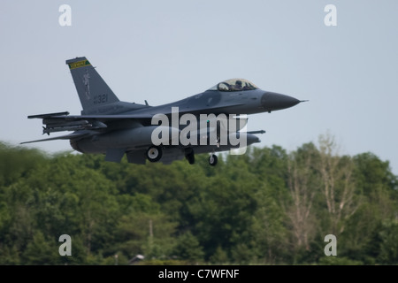 26. Juni 2011. St. Thomas Ontario Kanada. Eine F16 Fighting Falcon von 158. Kämpfer-Flügel von Vermont Air National Guard. Stockfoto