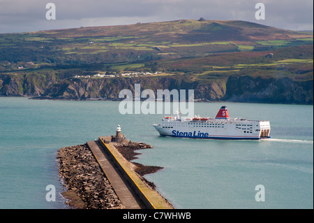 Stena-Fähre "Stena Europa" verlässt Fishguard Hafen, Pembrokeshire, Wales Stockfoto