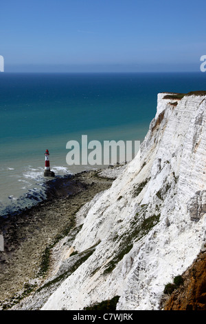 Kreidefelsen von Beachy Head und Leuchtturm, in der Nähe von Eastbourne, East Sussex, England Stockfoto