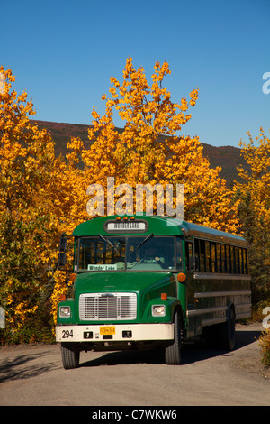 Wohnmobil Bus am Wonder Lake Campground, Denali-Nationalpark, Alaska. Stockfoto