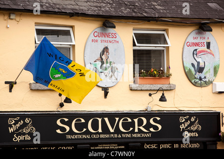 Irland, Co. Wicklow, Tinahely, Dwyer Platz, Vorderseite des Seaver es traditionelles pub Stockfoto