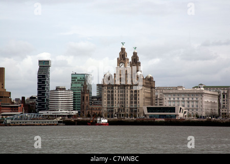 Die Leber Fürsten Baudock von der Mersey Ferry Liverpool gesehen Stockfoto