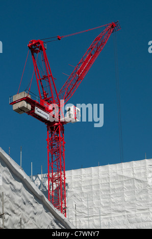 rote Kran auf Bau Website, London, england Stockfoto