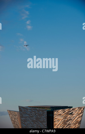 Neue Titanic Signature Gebäude im späten Abendlicht, gelegen am Titanic Viertel Queens Island Northern Ireland Stockfoto