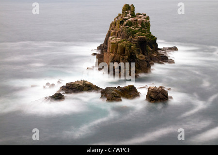 Felsen vor der Küste am Ende des Landes; Cornwall; UK Stockfoto