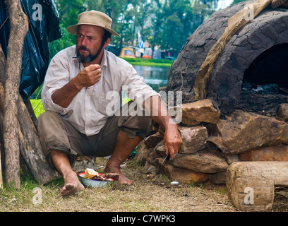 Ein unbekannter Mann beteiligt sich das jährliche Festival "Patria Gaucha" am 5. März 2011 in Tacuarembo, Uruguay. Stockfoto