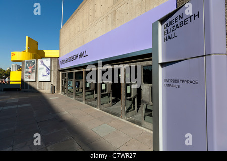 Riverside Terrasse Eingang der Queen Elisabeth Hall, Southbank, London. Stockfoto