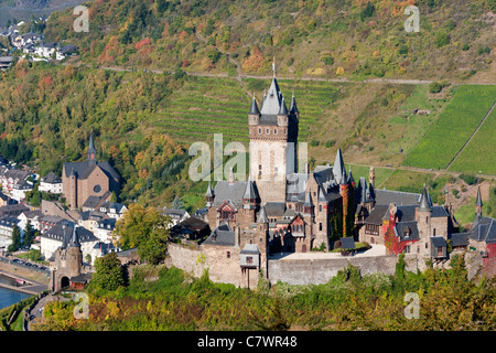 Blick auf Cochem Burg oberhalb der Stadt Cochem an der Mosel in Deutschland Stockfoto