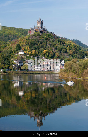 Aussicht auf die Burg am Hügel in Cochem an der Mosel in Rheinland-Pfalz, Deutschland Stockfoto