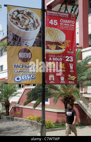 Managua Nicaragua,Mittelamerika,Avenida Simon Bolivar,Plaza Inter,Straßenszene,Hispanic Latino ethnische Einwanderer Minderheit,Mann Männer ma Stockfoto