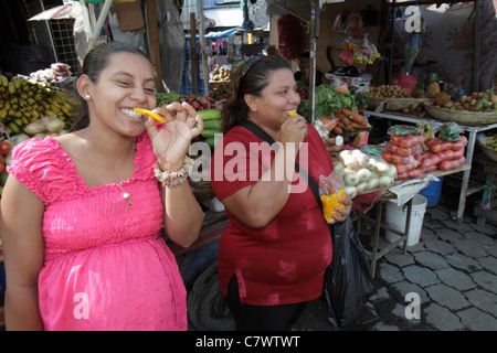 Managua Nicaragua, Mittelamerika, Mercado Oriental, Flohshopper Shopper Shopper Shopper Shop Shops Markt Märkte Marktplatz Kauf Verkauf, Einzelhandelsgeschäft st Stockfoto