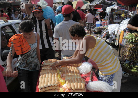 Managua Nicaragua, Mittelamerika, Mercado Oriental, Flohshopper Shopper Shopper Shopper Shop Shops Markt Märkte Marktplatz Kauf Verkauf, Einzelhandelsgeschäft st Stockfoto