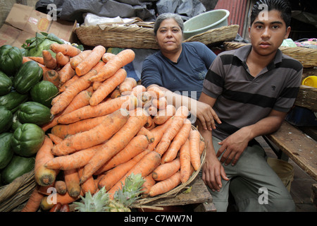 Managua Nicaragua, Mittelamerika, Mercado Roberto Huembes, Markt, Shopping Shopper Shopper Shop Shops Markt Märkte Marktplatz Kauf Verkauf, Einzelhandel Stockfoto