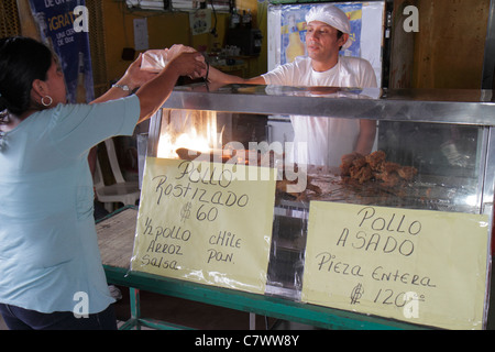 Managua Nicaragua,Mercado Roberto Huembes,Markt,Shopping Shopper Shopper shoppen shops shops Frauen arbeitend Retail Store Stores Business,Food,Vendor Vendors Stockfoto