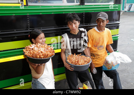 Managua Nicaragua, Mercado Roberto Huembes, Markt, Shopping Shopper Shop Geschäfte kaufen verkaufen, Geschäfte Geschäfte Business Unternehmen, Street Food, Vendor Vendo Stockfoto