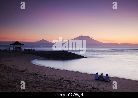Strand von Sanur im Morgengrauen, Bali, Indonesien Stockfoto