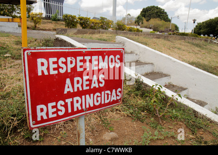 Managua Nicaragua, Mittelamerika, Loma de Tiscapa, historischer Nationalpark, Parque historico, La Sombra de Sandino, Zaun, Schild, Logo, eingeschränkter Bereich, Besucher Stockfoto