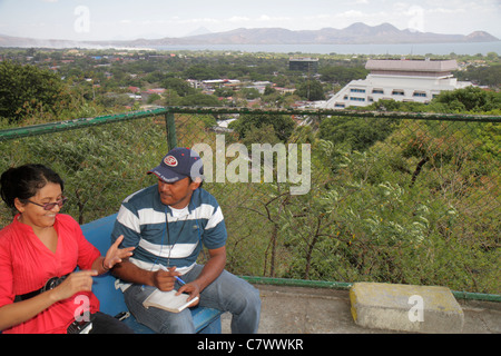 Managua Nicaragua, Mittelamerika, Loma de Tiscapa, historischer Nationalpark, Parque historico, La Sombra de Sandino, Bank, Bay Water of Managua, Panorama-VI Stockfoto