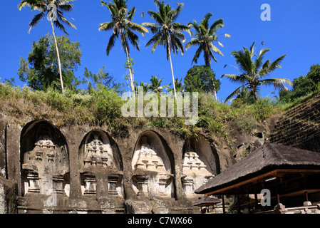 Gunung Kawi ist ein 11. Jahrhundert Komplex der Königsgräber, in Tampaksiring, in der Nähe von Ubud gelegen. Bali, Indonesien. Stockfoto