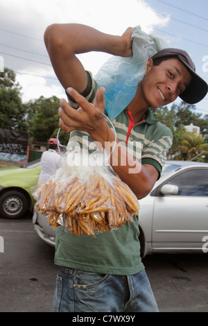 Managua Nicaragua, Mittelamerika, Lateinamerika, Avenida Simon Bolivar, Street Food, Verkäufer von Verkäufern, Stände Stand Händler Händler Markt mar Stockfoto