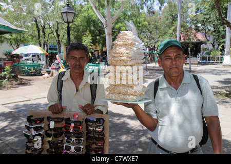 Granada Nicaragua, Mittelamerika, Granada Square, Calle Vega, koloniales Erbe, historisches Viertel, Central Park, Parque Central, Lebensmittel, Straße, Verkäufer Stockfoto