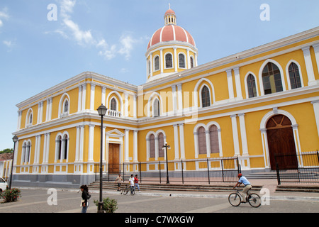 Granada Nicaragua, Mittelamerika, Granada Square, Avenida Guzman, Kolonialerbe, historisches Viertel, Kathedrale von Granada, Kathedrale, Turm, Kuppel, Kirche, RE Stockfoto