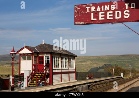 'Züge nach Leeds' Garsdale abgelegenen ländlichen Bahnhöfen auf der Settle Carlisle Line, Cumbria, UK Stockfoto