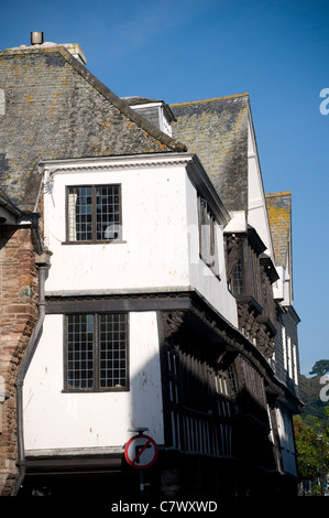 Dartmouth Museum ist ein Museum untergebracht, in einem stimmungsvollen alten Kaufmannshaus erbaut im 16. Jahrhundert, die Butterwalk Stockfoto