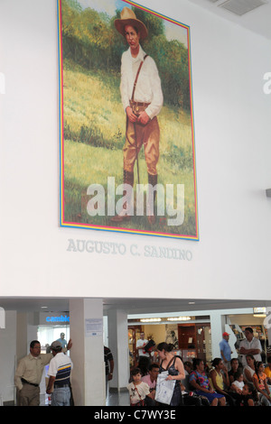 Managua Nicaragua, Augusto C. Sandino Aeropuerto Internacional, Internationaler Flughafen, MGA, Terminal, öffentliche Kunst, Malerei, Porträt, Passagiere befreien Stockfoto