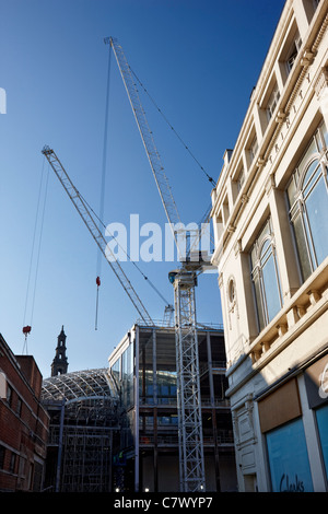 Blickte Trinity Street in Richtung der "Trinity Leeds' eine Freizeit und shopping komplexes Projekt zur Fertigstellung im Jahr 2013 fällig Stockfoto