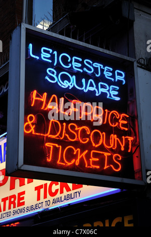 Leicester Square halben Preis und Rabatt Theater tickets Zeichen Stockfoto