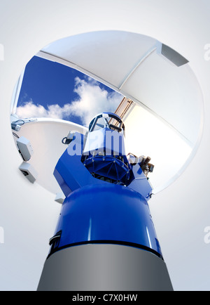 astronomisches Observatorium Teleskop innen blauer Himmel Stockfoto