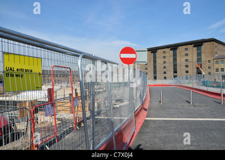 Zentralen Heiligen Martins London Kings Cross College von & Kunstdesign UAL öffnet seine Türen, aber immer noch umgeben von einer Baustelle Stockfoto